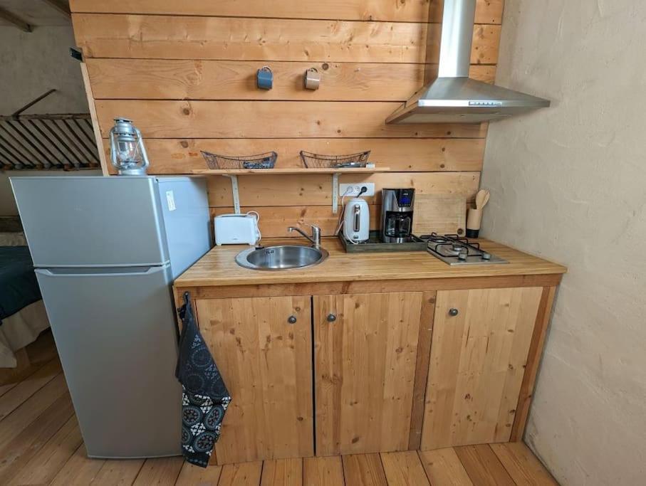 Logement - Studio Independant A Pérouges Extérieur photo