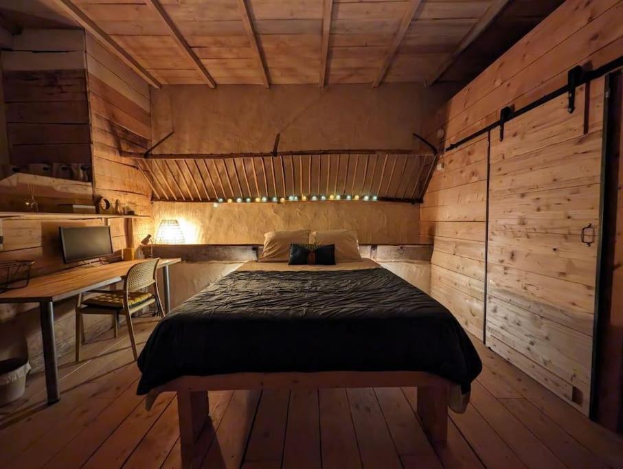 Logement - Studio Independant A Pérouges Extérieur photo