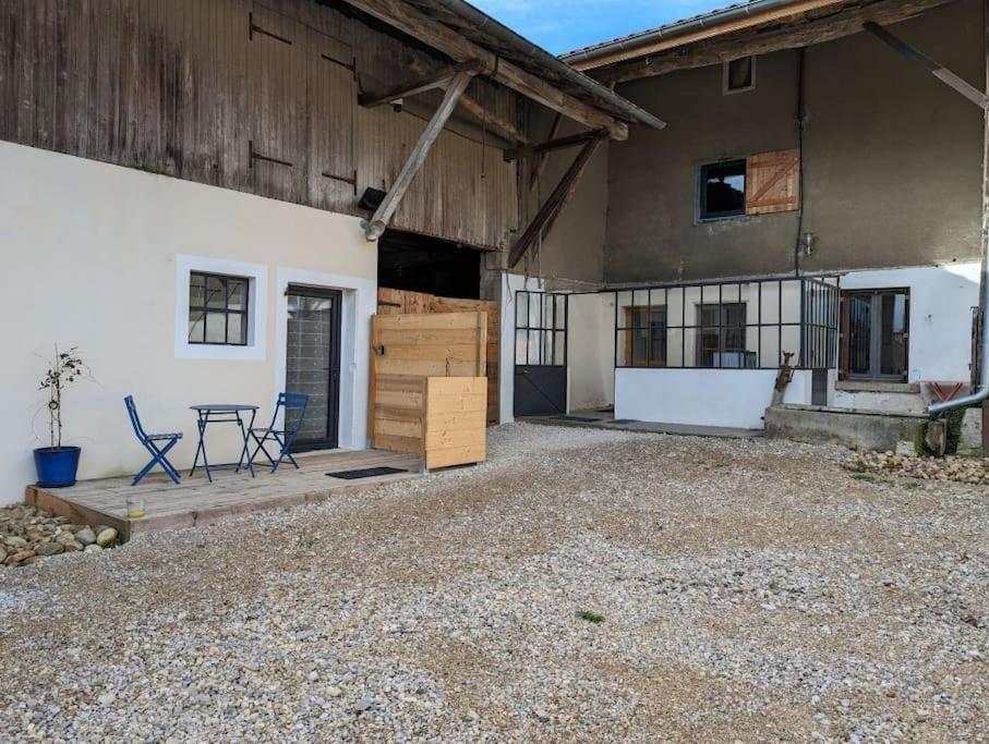Logement - Studio Independant A Pérouges Extérieur photo
