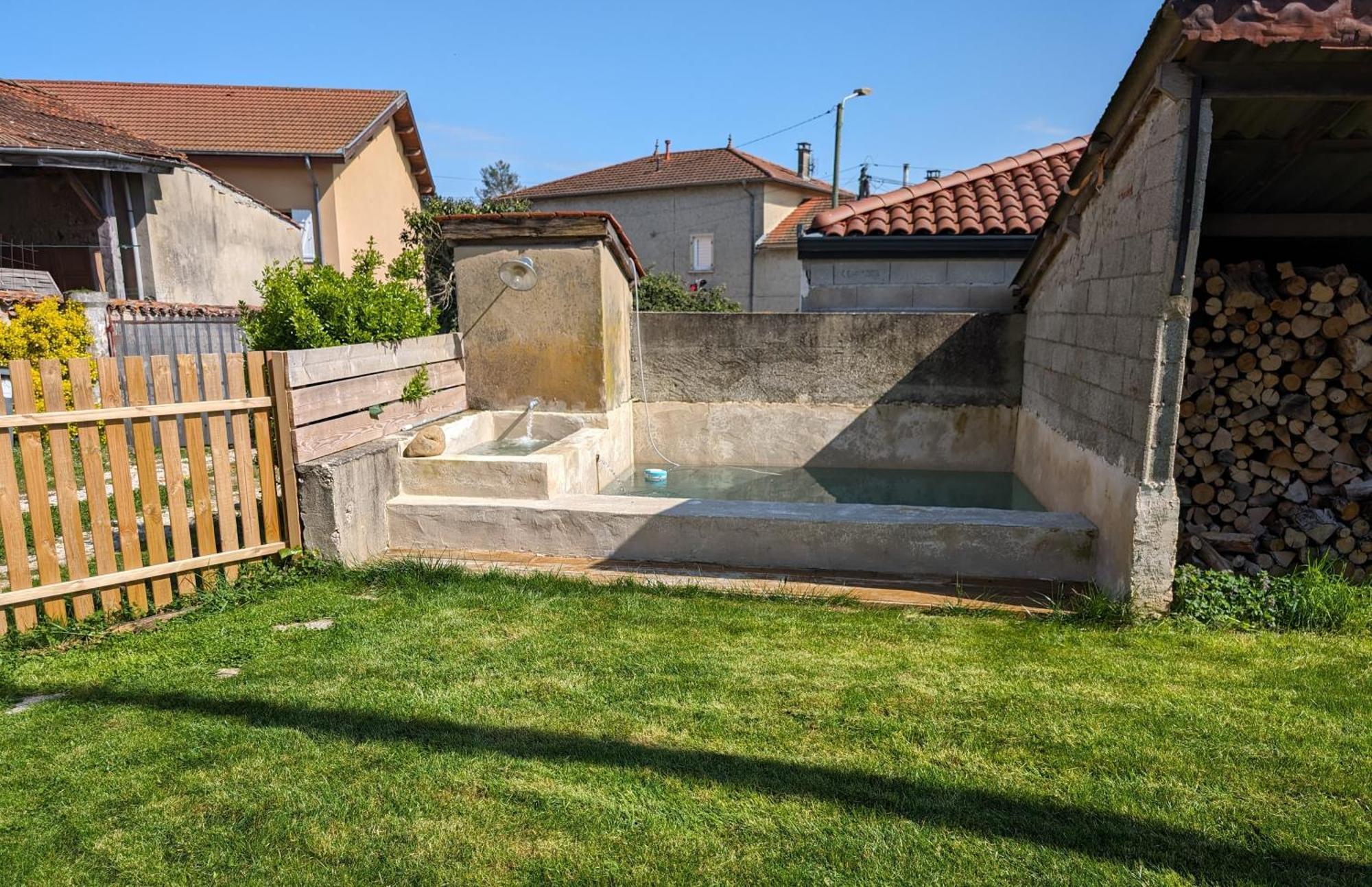 Logement - Studio Independant A Pérouges Extérieur photo