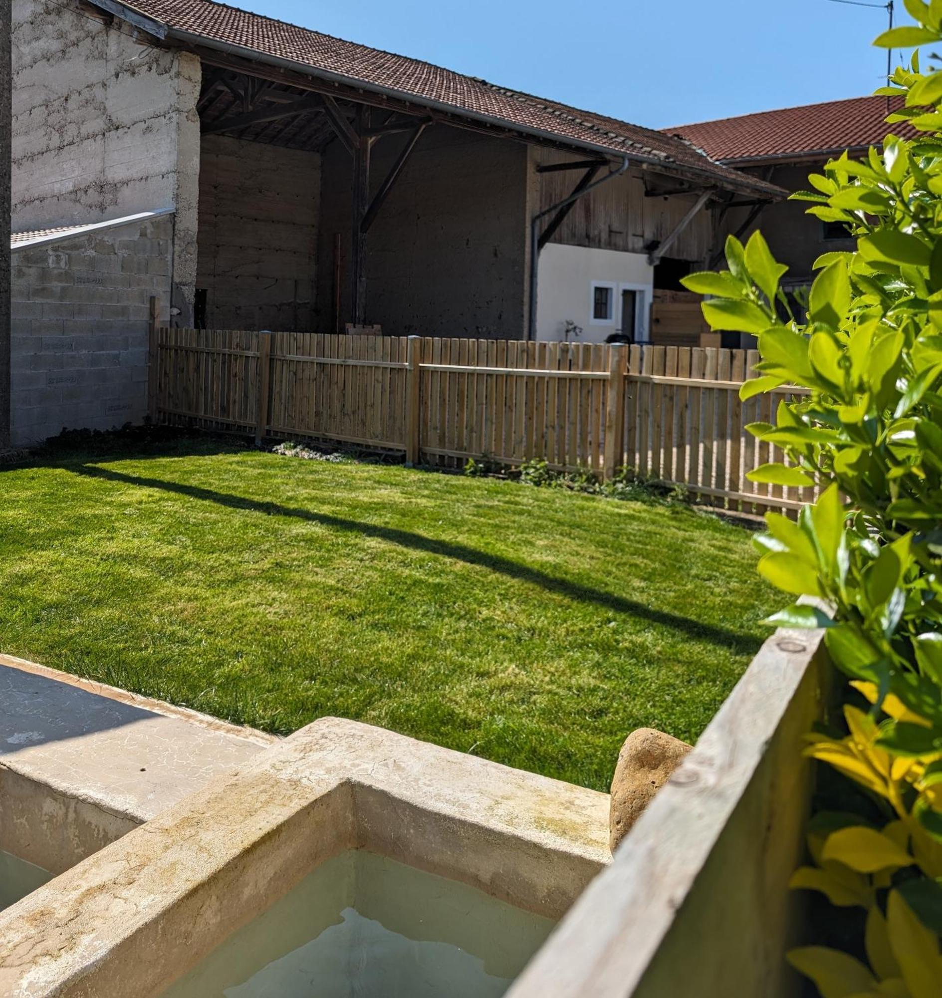 Logement - Studio Independant A Pérouges Extérieur photo